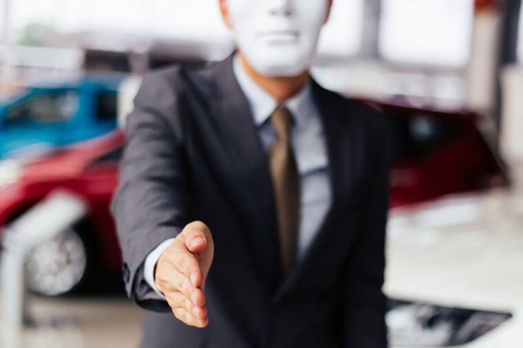 Kaip atpažinti nesąžiningą naudotų automobilių pardavėją?