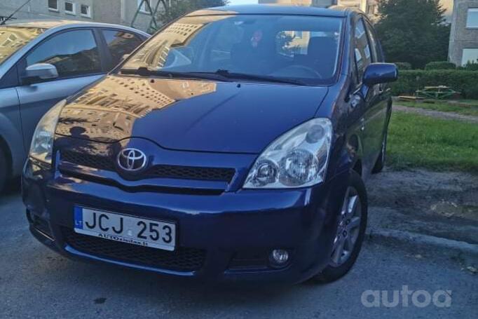 Toyota Corolla Verso 1 generation Minivan