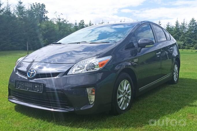 Toyota Prius 3 generation [restyling] Hatchback