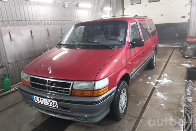 Chrysler Voyager 2 generation Grand minivan 4-doors