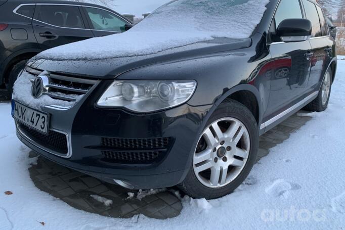 Volkswagen Touareg 1 generation Crossover
