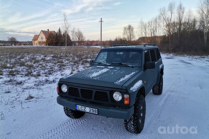 Nissan Patrol Y60 SUV 5-doors