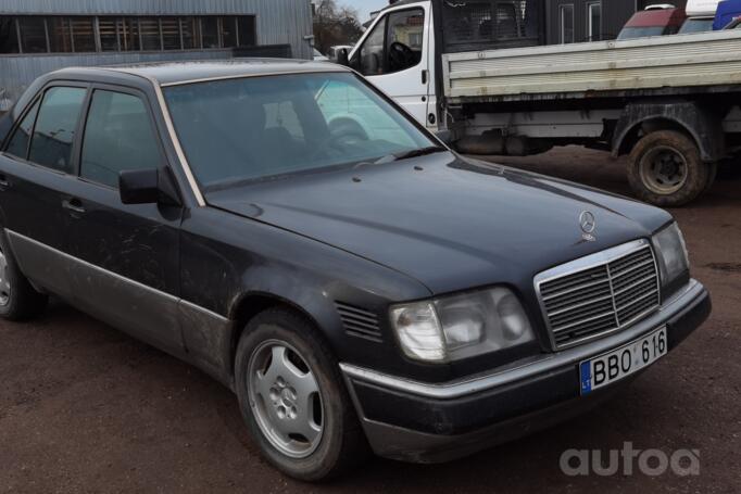 Mercedes-Benz W124 1 generation