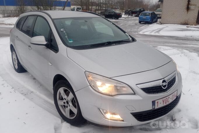Opel Astra J Sports Tourer wagon