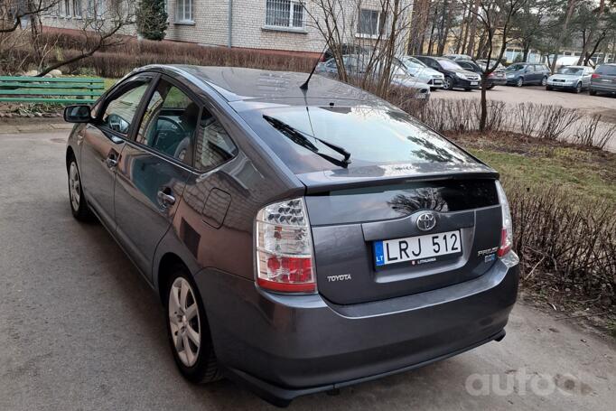 Toyota Prius 2 generation [restyling] (XW20)