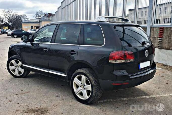 Volkswagen Touareg 1 generation Crossover