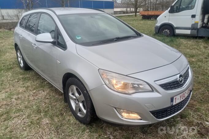 Opel Astra J Sports Tourer wagon