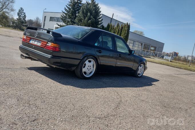 Mercedes-Benz W124 1 generation