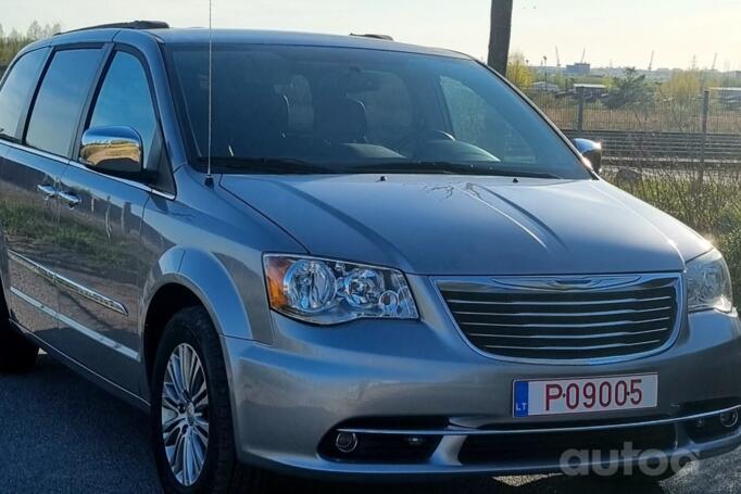 Chrysler Town & Country 5 generation [restyling]