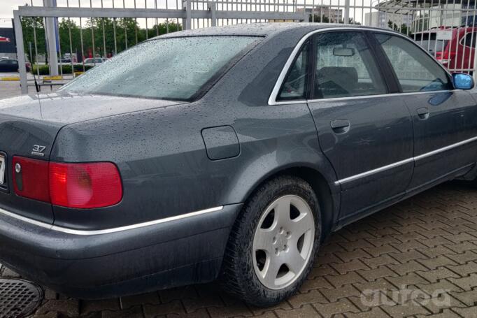 Audi A8 D2/4D [restyling] Sedan 4-doors