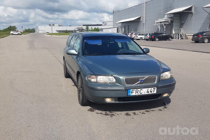 Volvo V70 2 generation wagon
