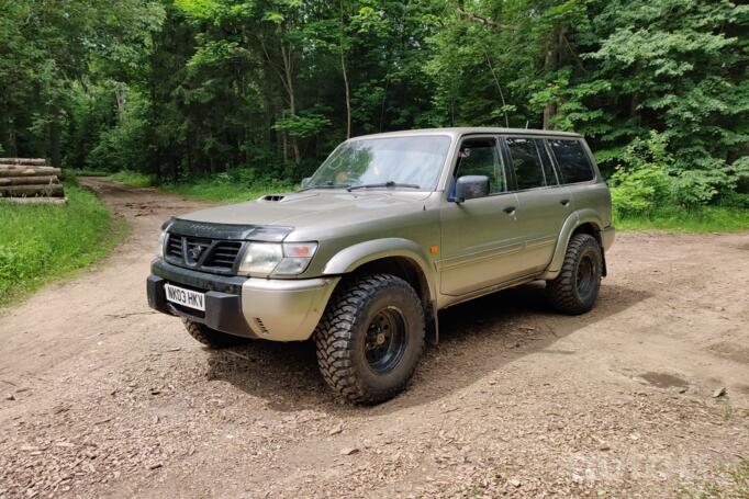 Nissan Patrol Y61 SUV 5-doors