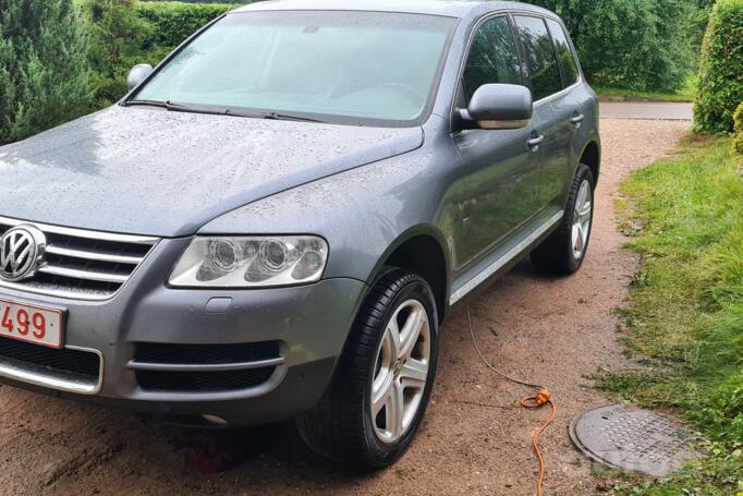 Volkswagen Touareg 1 generation Crossover