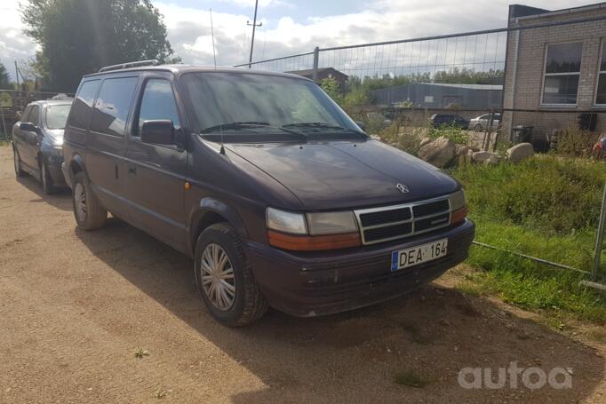 Chrysler Voyager 2 generation Grand minivan 4-doors