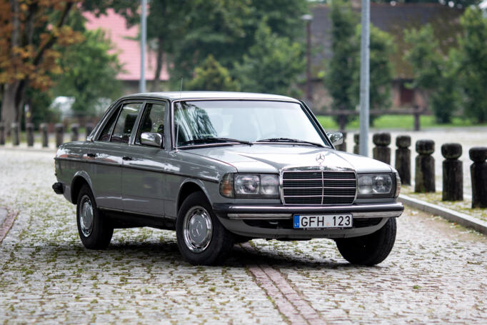 Mercedes-Benz W123 1 generation