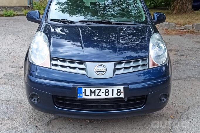 Nissan Note E11 Hatchback