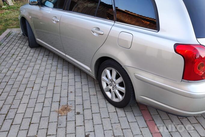 Toyota Avensis 2 generation Liftback