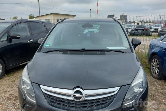 Opel Zafira C Tourer minivan