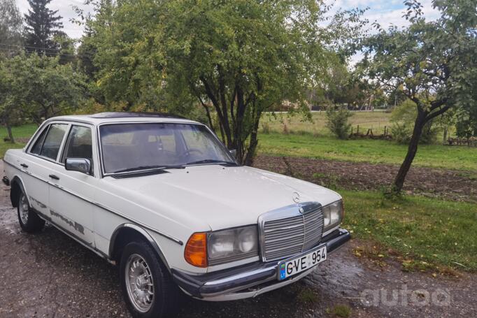 Mercedes-Benz W123 1 generation