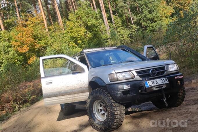 Opel Frontera B SUV 5-doors