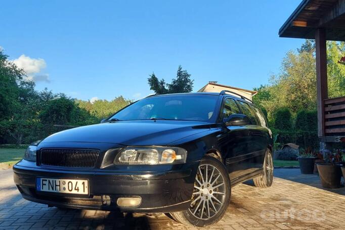 Volvo V70 2 generation wagon