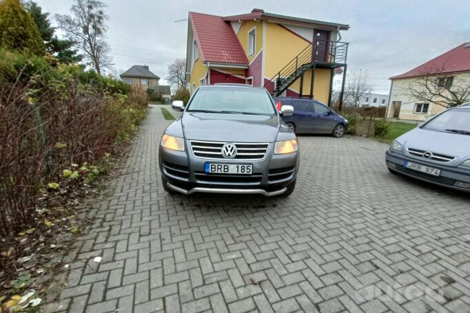 Volkswagen Touareg 1 generation Crossover