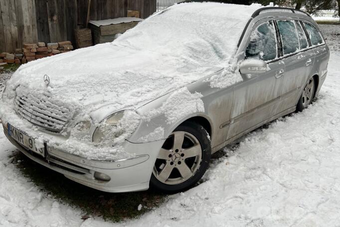 Mercedes-Benz E-Class W211 Sedan