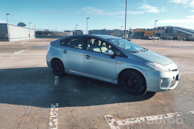 Toyota Prius 3 generation [restyling] Hatchback