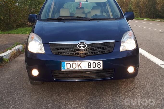 Toyota Corolla Verso 1 generation Minivan