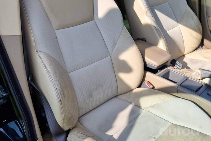 Volvo V70 2 generation R wagon 5-doors