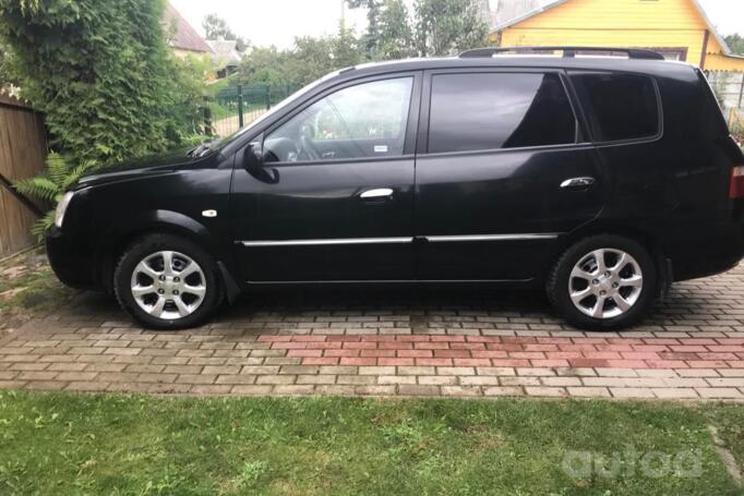 Kia Carens 2 generation Minivan
