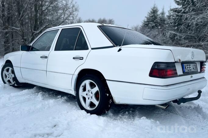 Mercedes-Benz W124 1 generation
