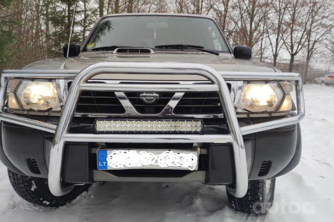 Nissan Patrol Y61 SUV 3-doors