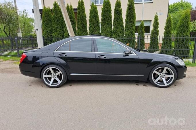 Mercedes-Benz S-Class W221 Sedan