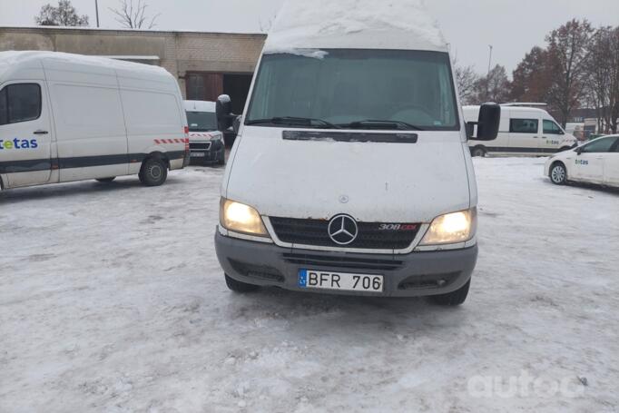 Mercedes-Benz Sprinter First generation