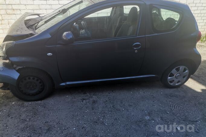 Toyota Aygo 1 generation Hatchback 3-doors