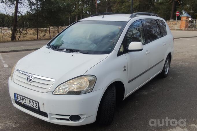 Toyota Avensis Verso 1 generation Minivan