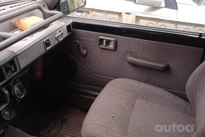 Nissan Patrol Y60 SUV 5-doors