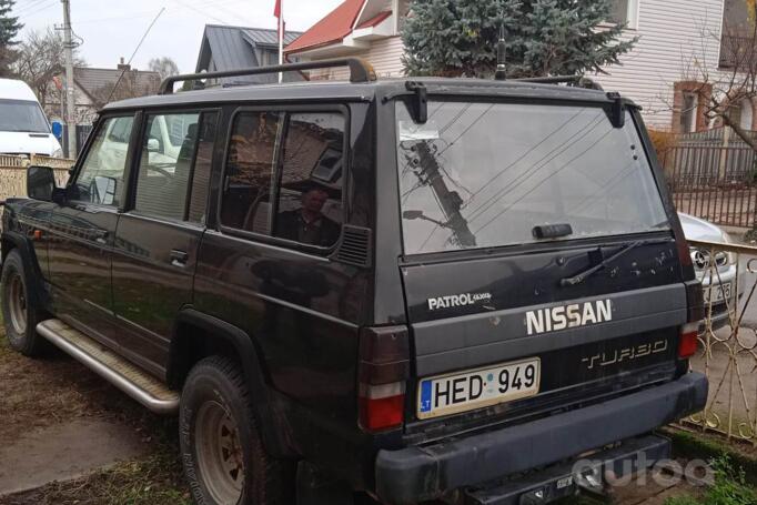 Nissan Patrol Y60 SUV 5-doors