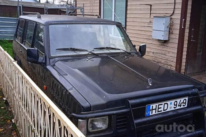 Nissan Patrol Y60 SUV 5-doors