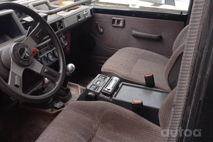 Nissan Patrol Y60 SUV 5-doors