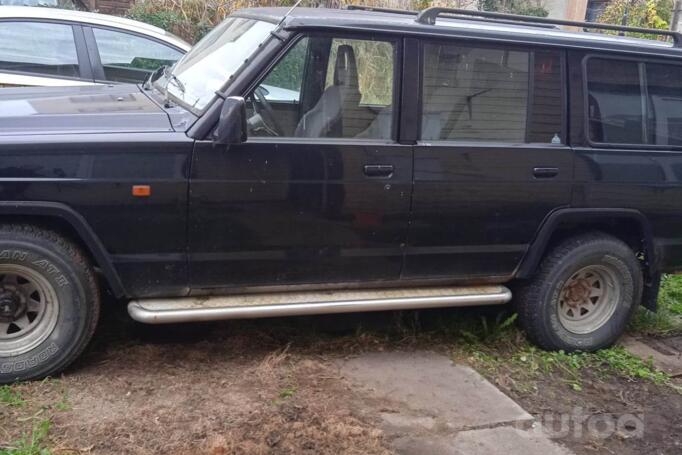 Nissan Patrol Y60 SUV 5-doors