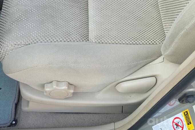 Toyota Corolla Verso 1 generation Minivan