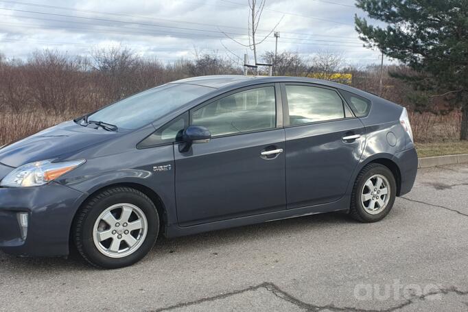 Toyota Prius 3 generation [restyling] Hatchback