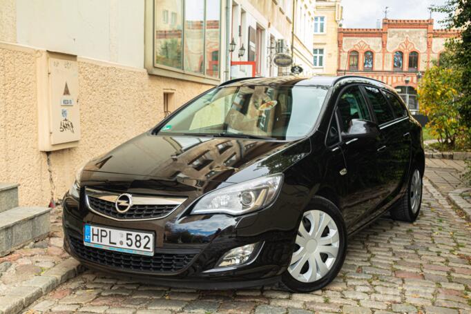 Opel Astra J Sports Tourer wagon