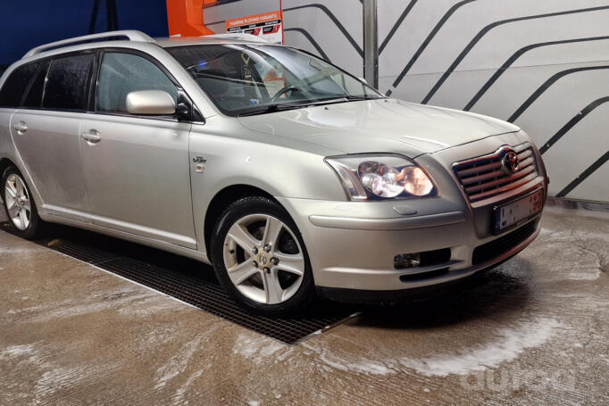 Toyota Avensis 2 generation Liftback