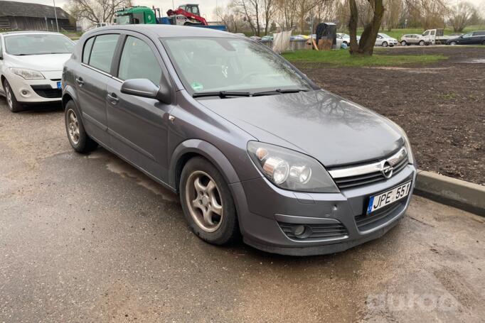 Opel Astra H Hatchback