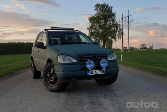 Mercedes-Benz M-Class W163 Crossover 5-doors