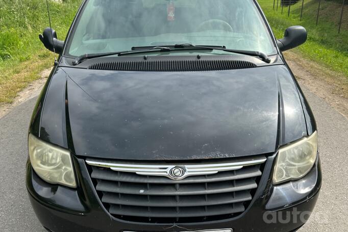 Chrysler Town & Country 4 generation [restyling]