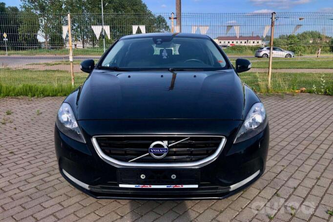 Volvo V40 2 generation Hatchback 5-doors